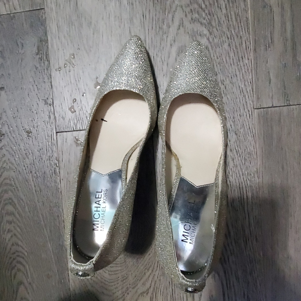 Size 8 Michael Kors gold heels - Picture 4 of 5